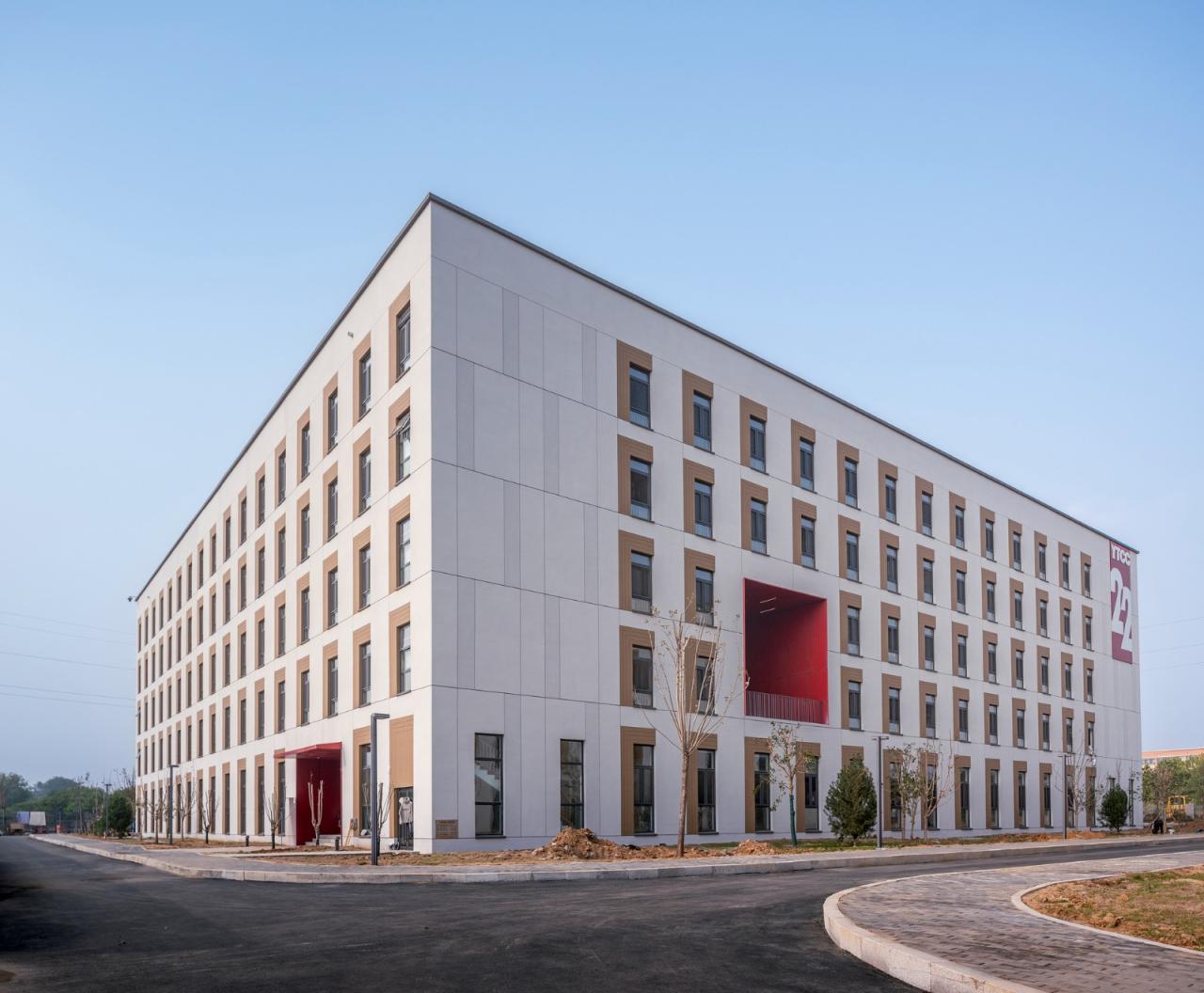 BIM建筑|烟台城市科技职业学院二期 / 超城建筑