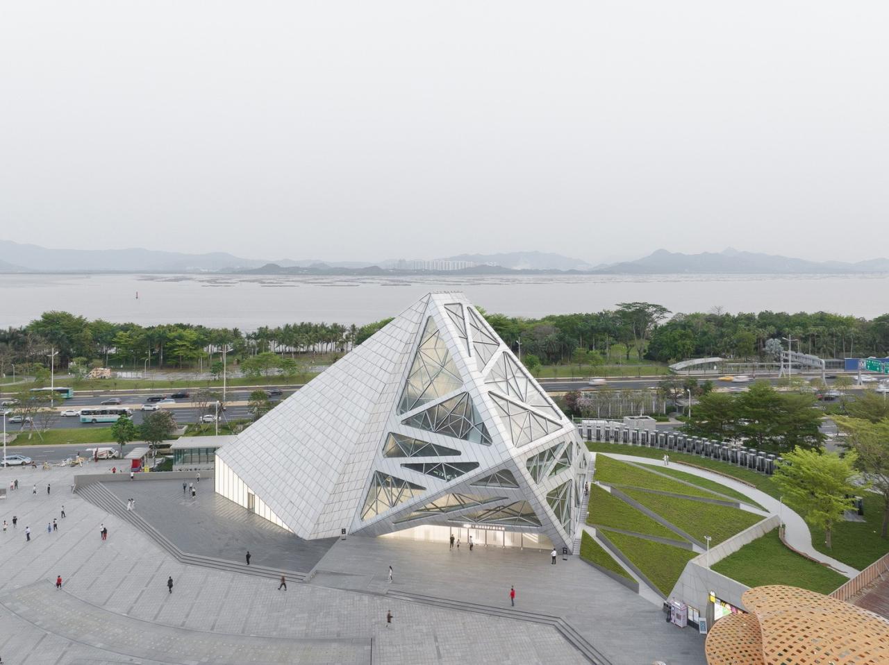 BIM建筑|大疆旗舰店 / 万社设计