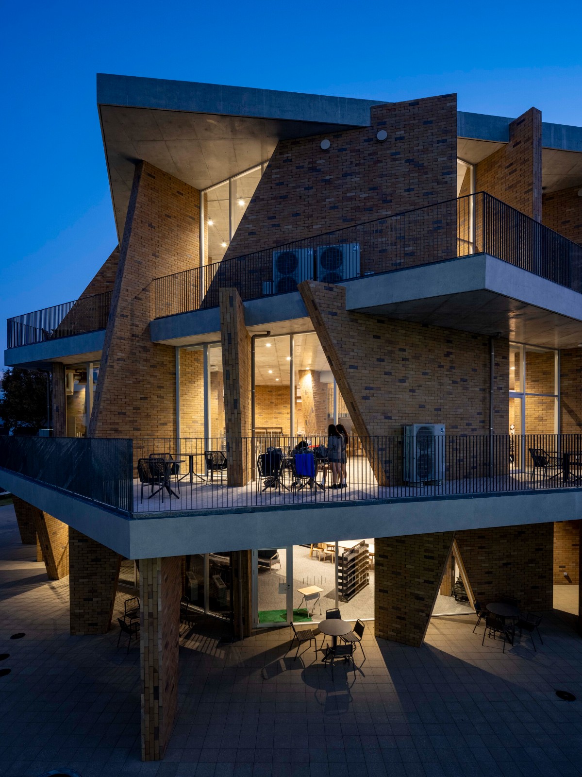 BIM建筑|湘南工科大学附属高中图书馆 / kousou + Fukei Co.