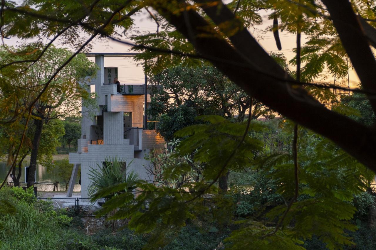 BIM建筑|繁茂的遗迹，垂直自然塔 / 合造社