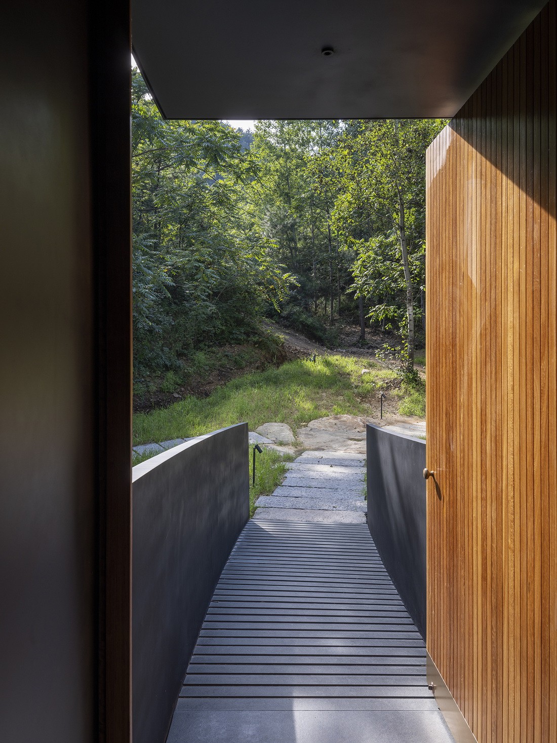 BIM建筑|雾灵山眼石汤泉，林中仪器 / 直向建筑