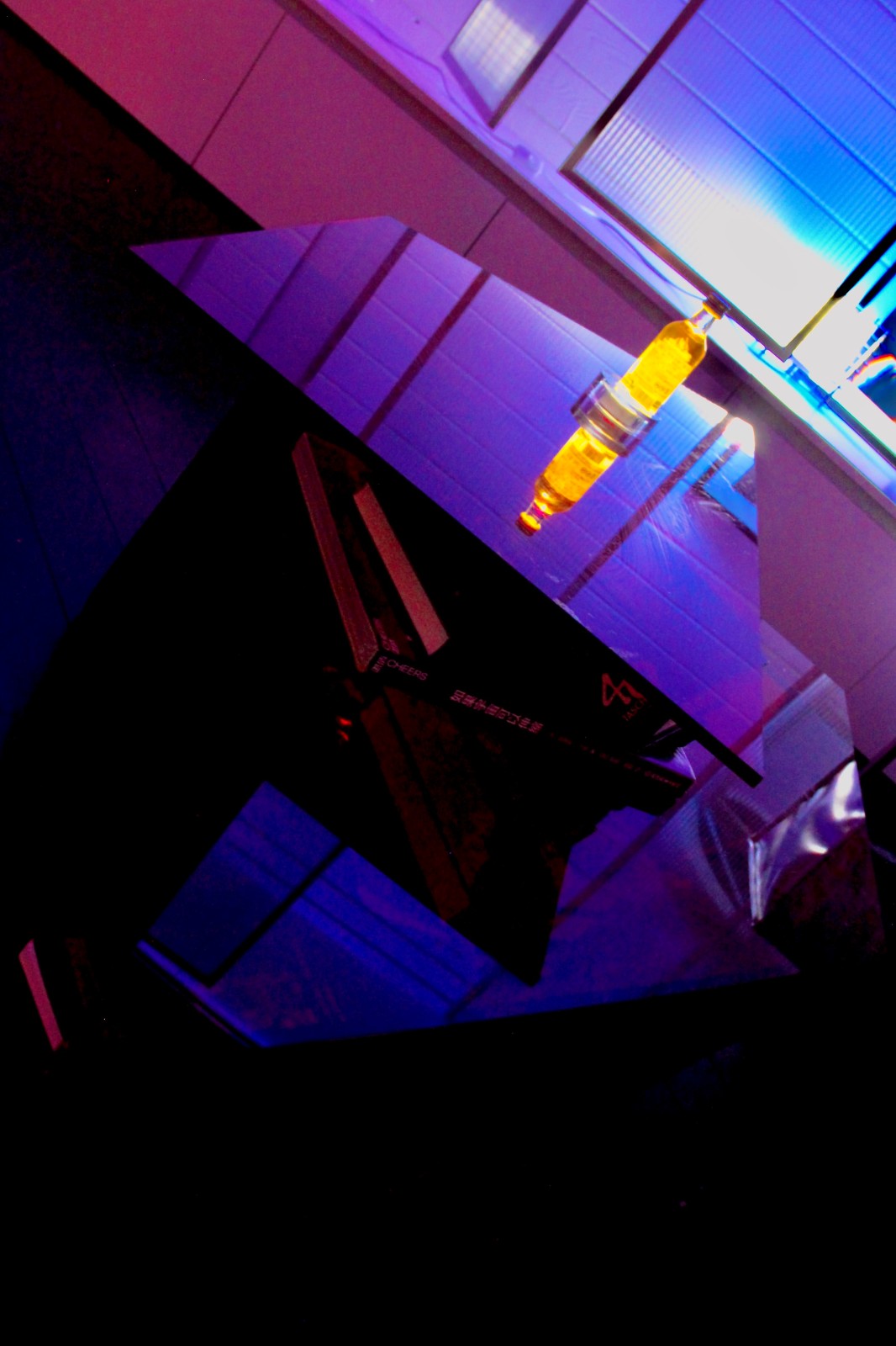 BIM建筑|On Top蒸汽波酒吧与买手店：融合艺术与空间 / 米黑建筑