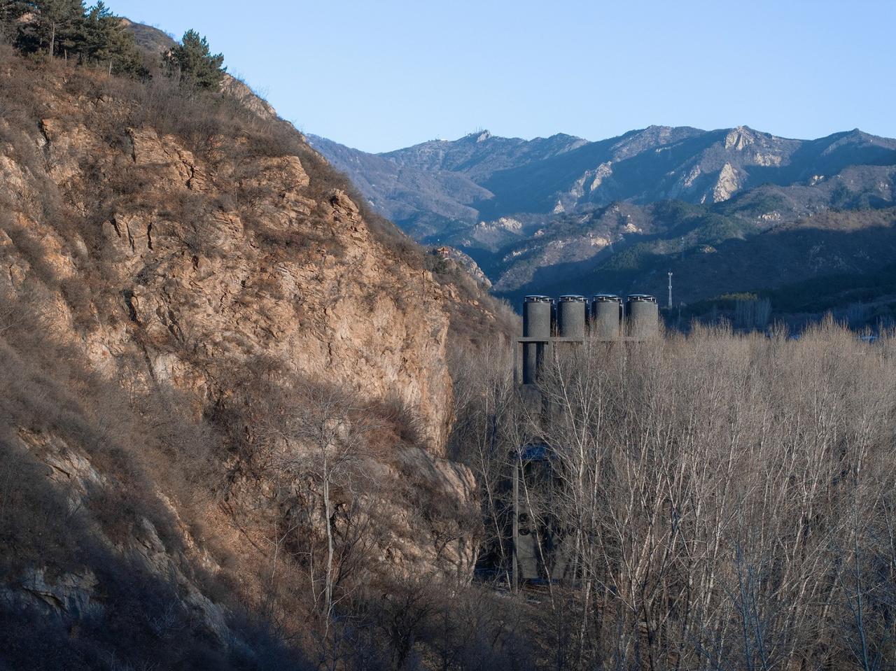 BIM建筑|雾灵山眼石汤泉，林中仪器 / 直向建筑