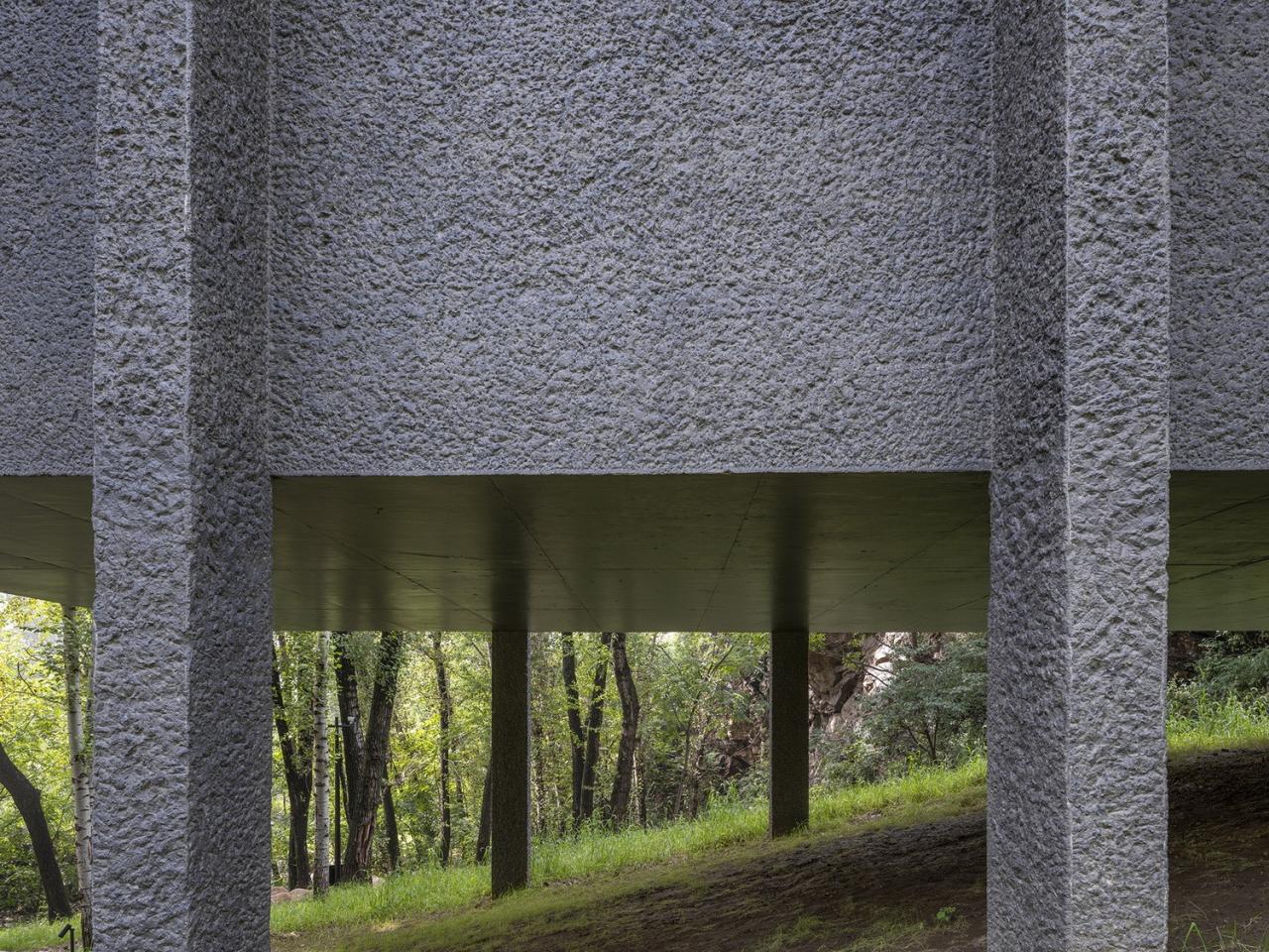 BIM建筑|雾灵山眼石汤泉，林中仪器 / 直向建筑