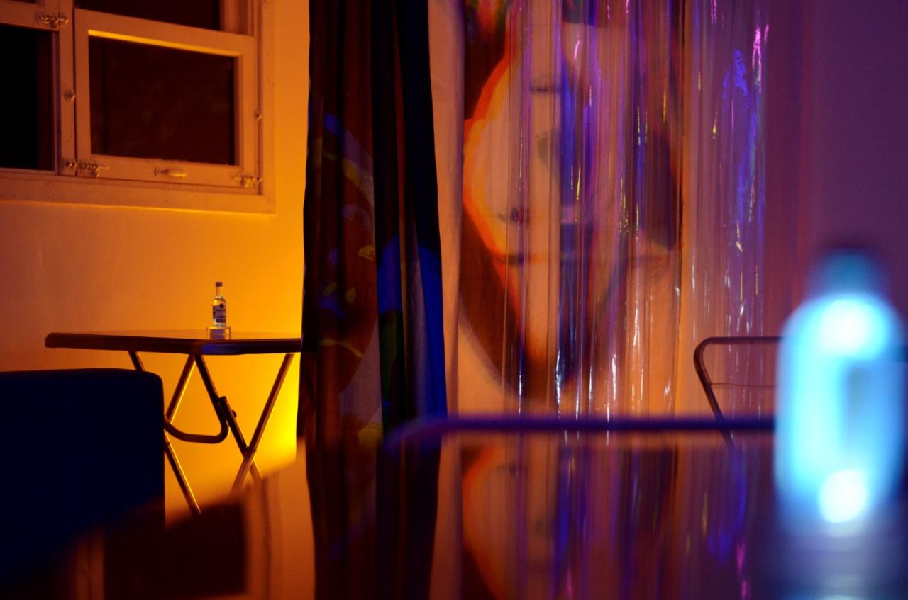 BIM建筑|On Top蒸汽波酒吧与买手店：融合艺术与空间 / 米黑建筑