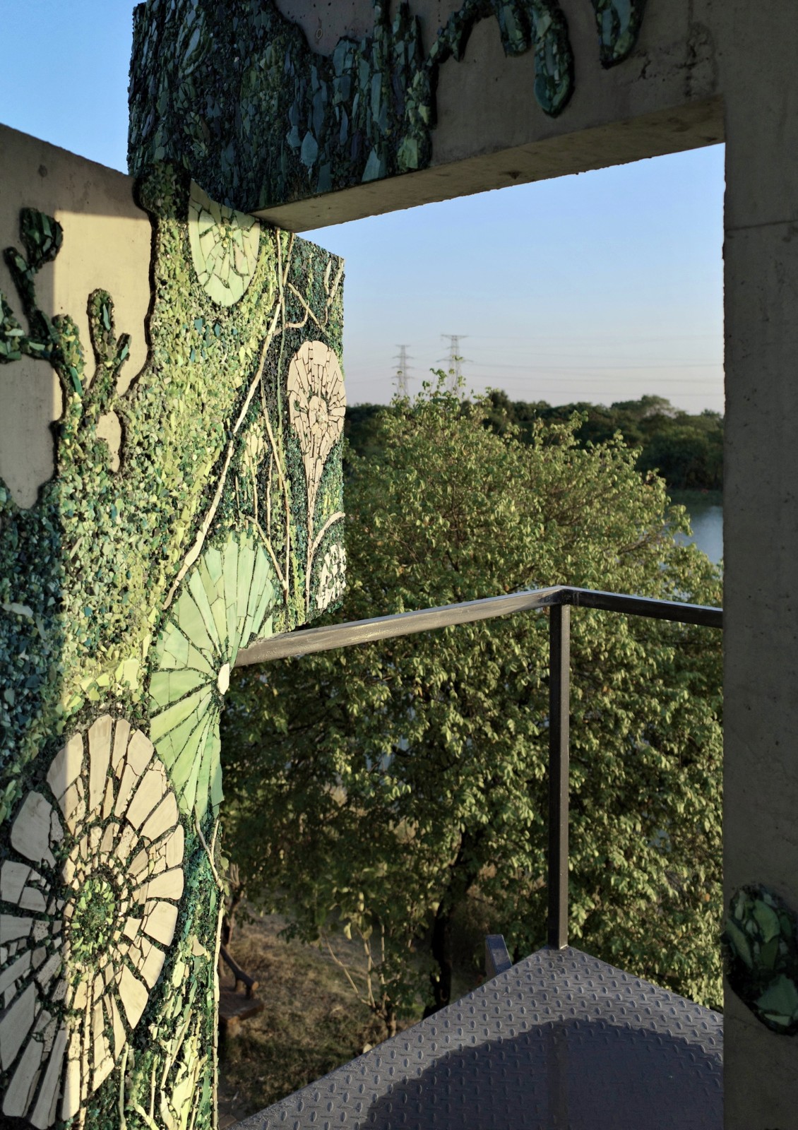 BIM建筑|繁茂的遗迹，垂直自然塔 / 合造社