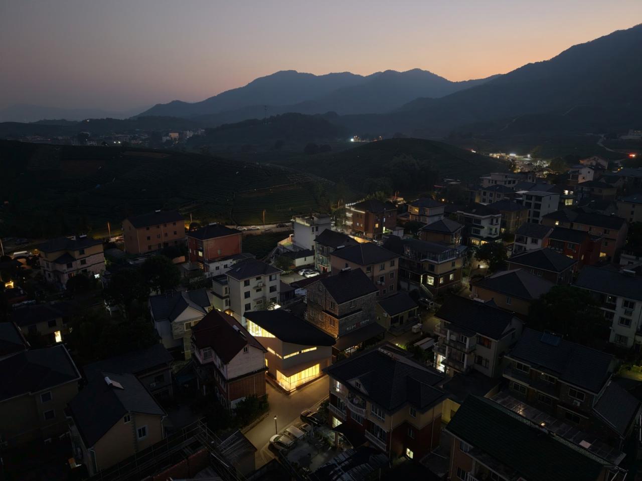 BIM建筑|何家村老年之家 / 由牧建筑