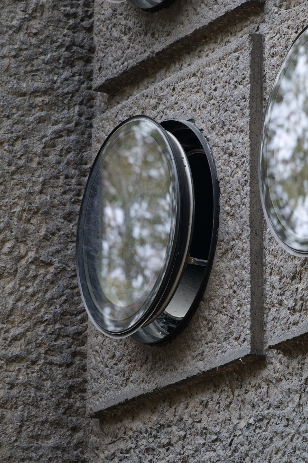 BIM建筑|雾灵山眼石汤泉，林中仪器 / 直向建筑