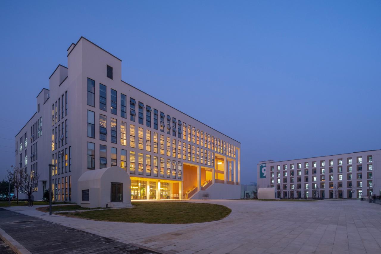 BIM建筑|烟台城市科技职业学院二期 / 超城建筑