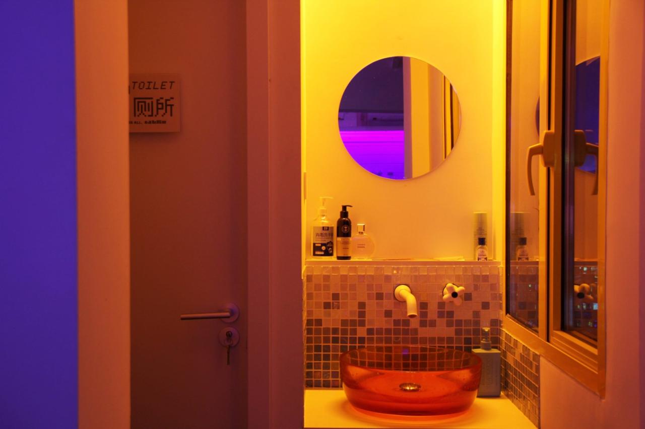 BIM建筑|On Top蒸汽波酒吧与买手店：融合艺术与空间 / 米黑建筑