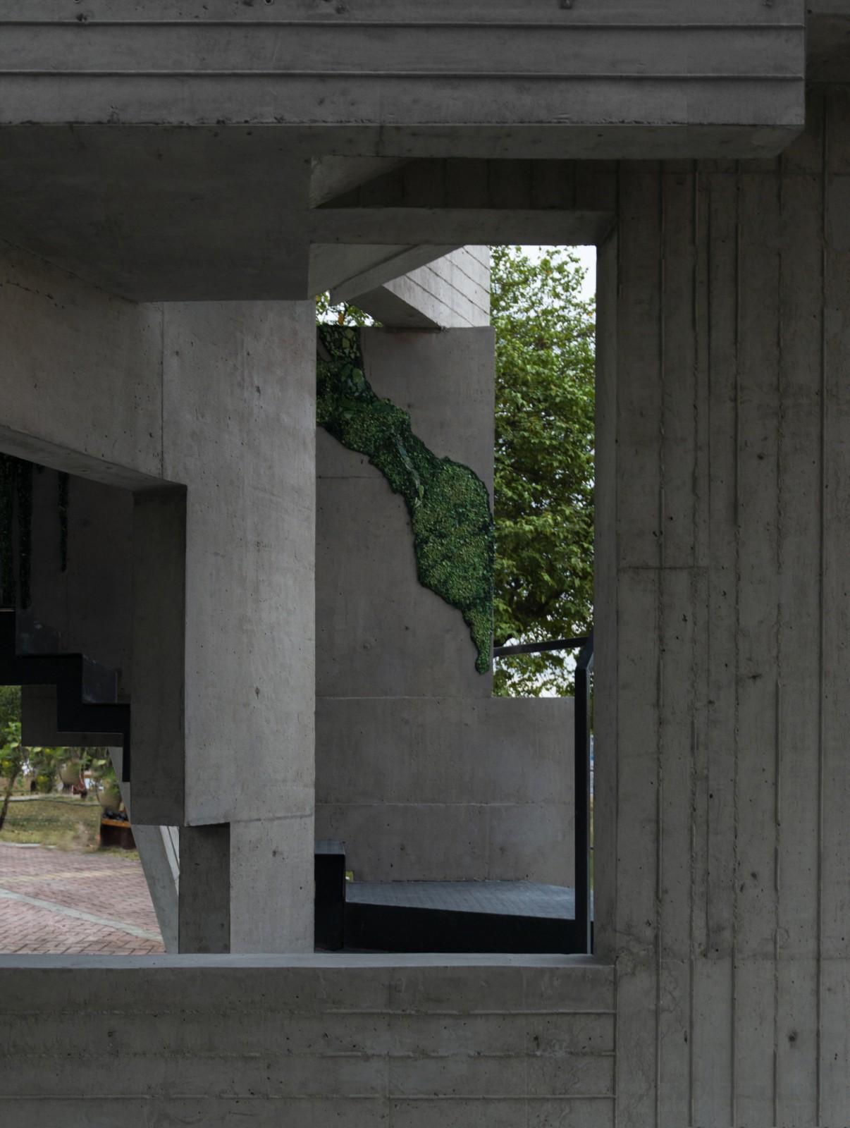 BIM建筑|繁茂的遗迹，垂直自然塔 / 合造社