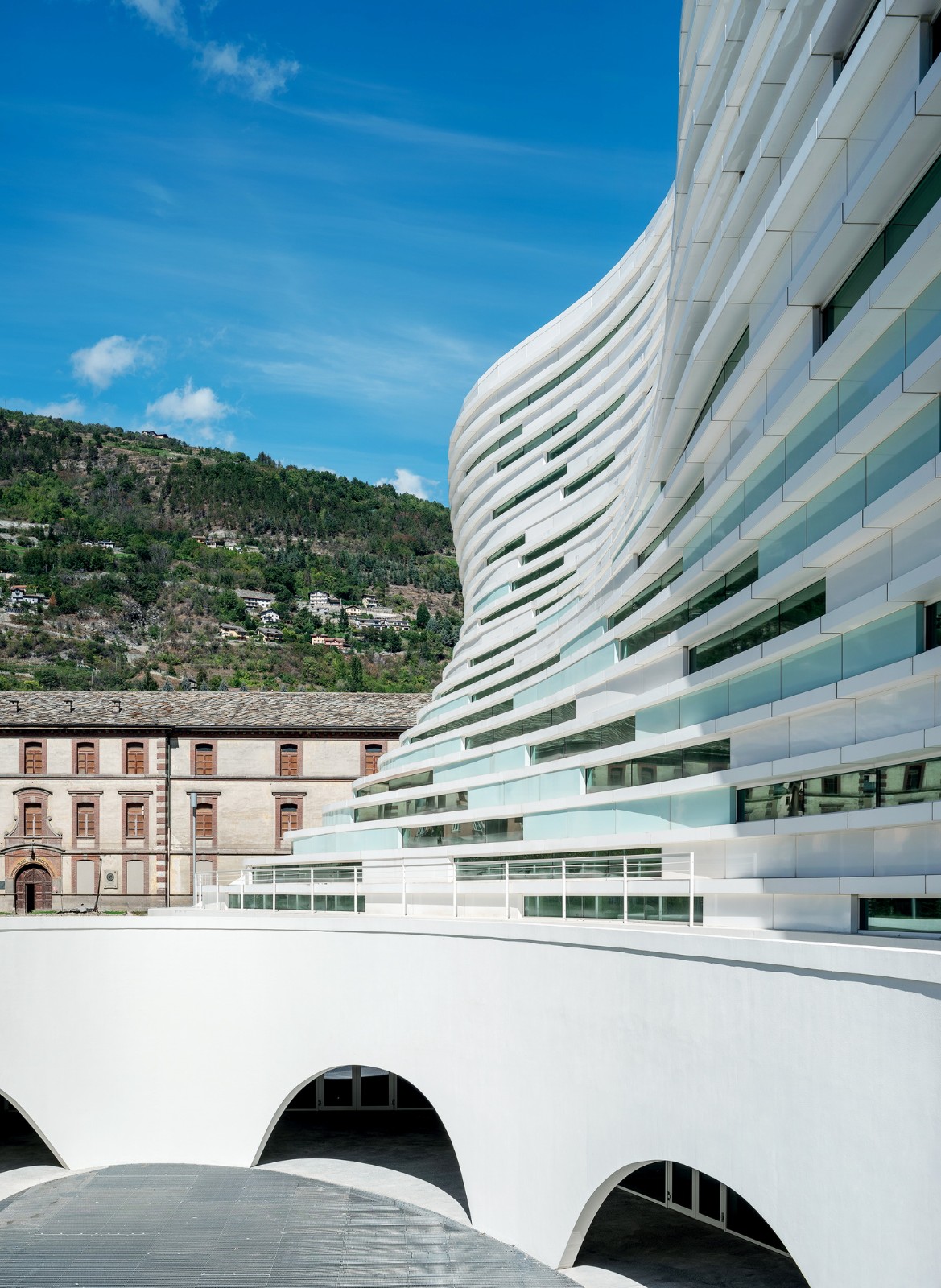 BIM建筑|冰川校园:瓦莱达奥斯塔大学新校区 / MCA建筑事务所