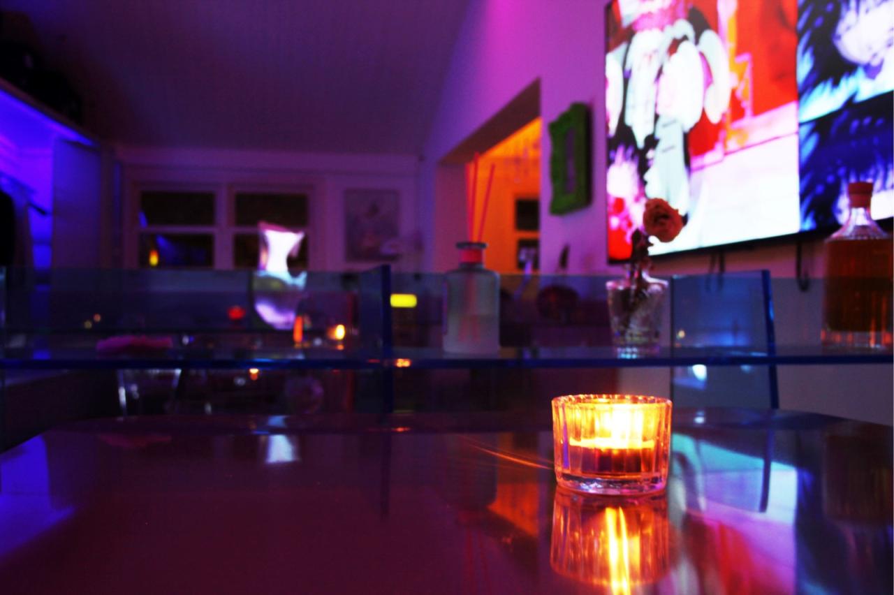 BIM建筑|On Top蒸汽波酒吧与买手店：融合艺术与空间 / 米黑建筑