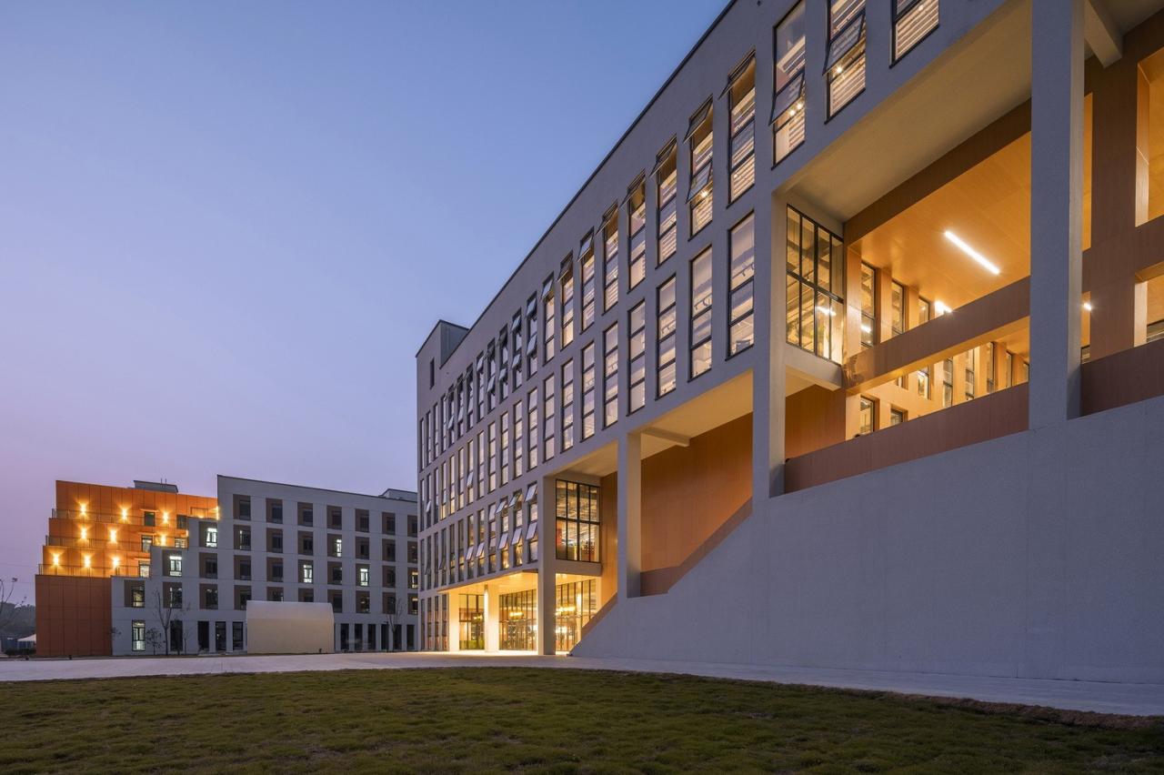 BIM建筑|烟台城市科技职业学院二期 / 超城建筑