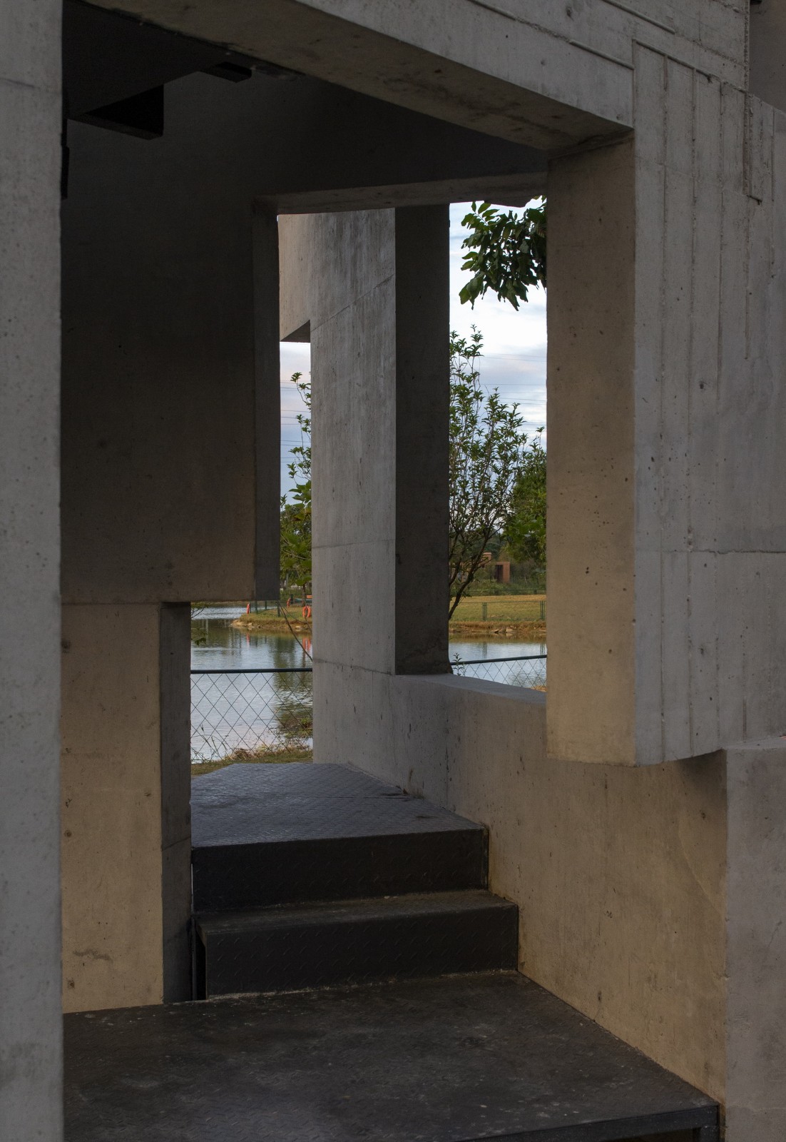 BIM建筑|繁茂的遗迹，垂直自然塔 / 合造社