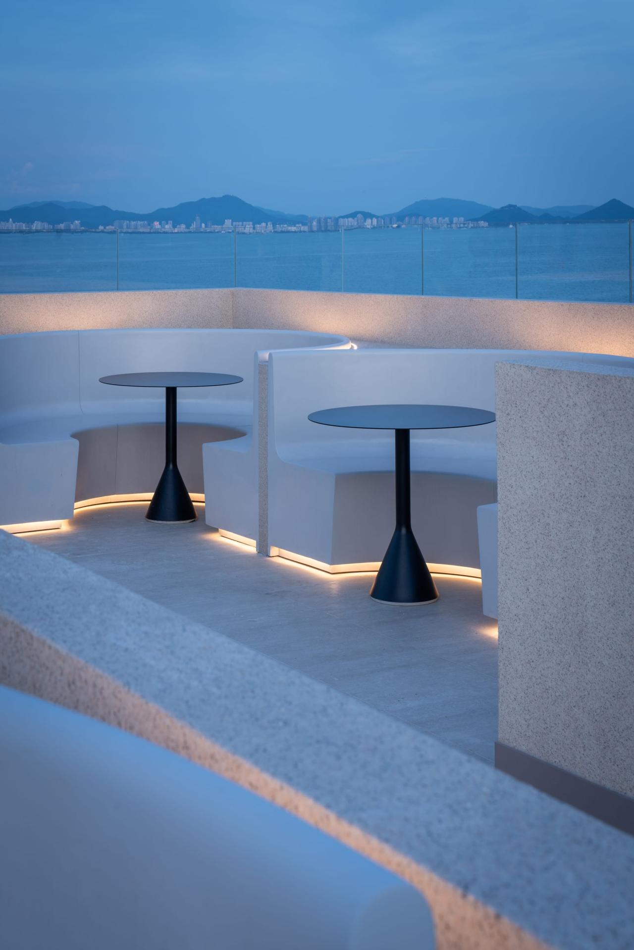 BIM建筑|三亚西岛自建房商业改造 / 叠重建筑