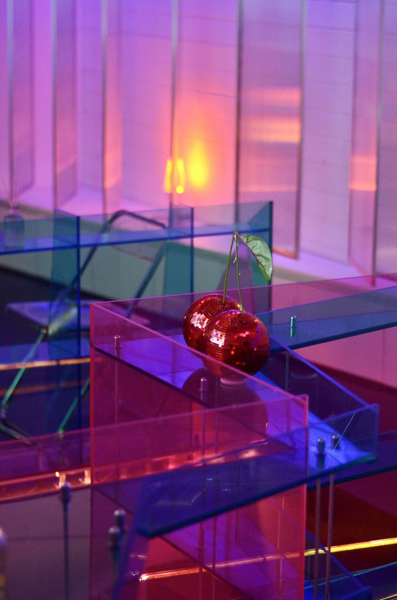 BIM建筑|On Top蒸汽波酒吧与买手店：融合艺术与空间 / 米黑建筑