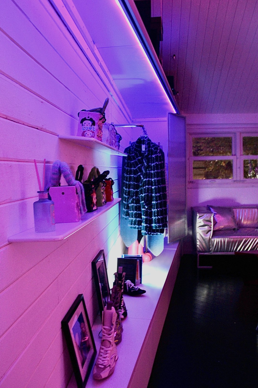 BIM建筑|On Top蒸汽波酒吧与买手店：融合艺术与空间 / 米黑建筑