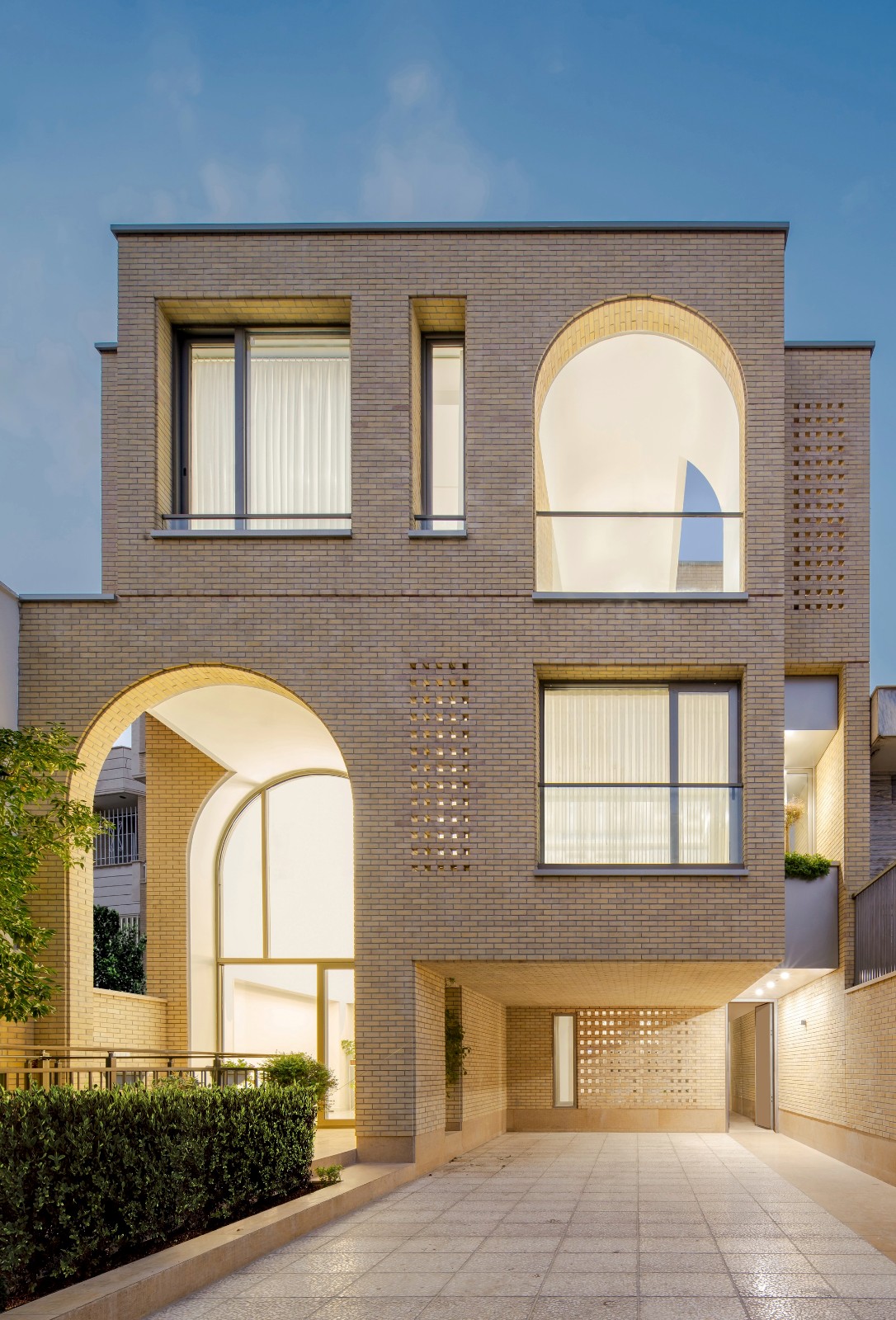 BIM建筑|2 IVANs, 2 HOUSEs / HAMAAN Studio