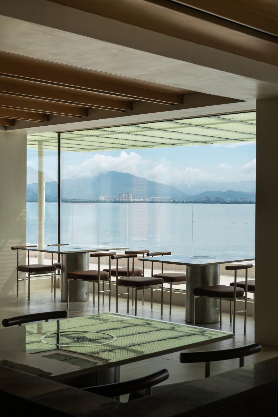 BIM建筑|三亚西岛自建房商业改造 / 叠重建筑