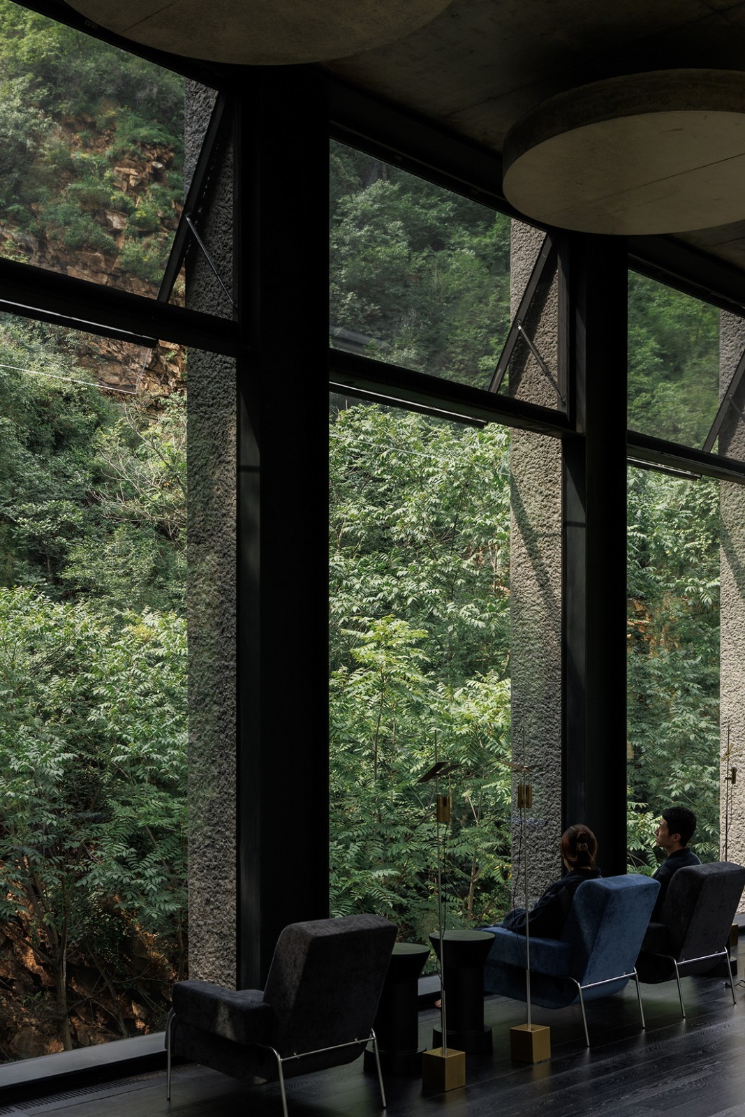 BIM建筑|雾灵山眼石汤泉，林中仪器 / 直向建筑