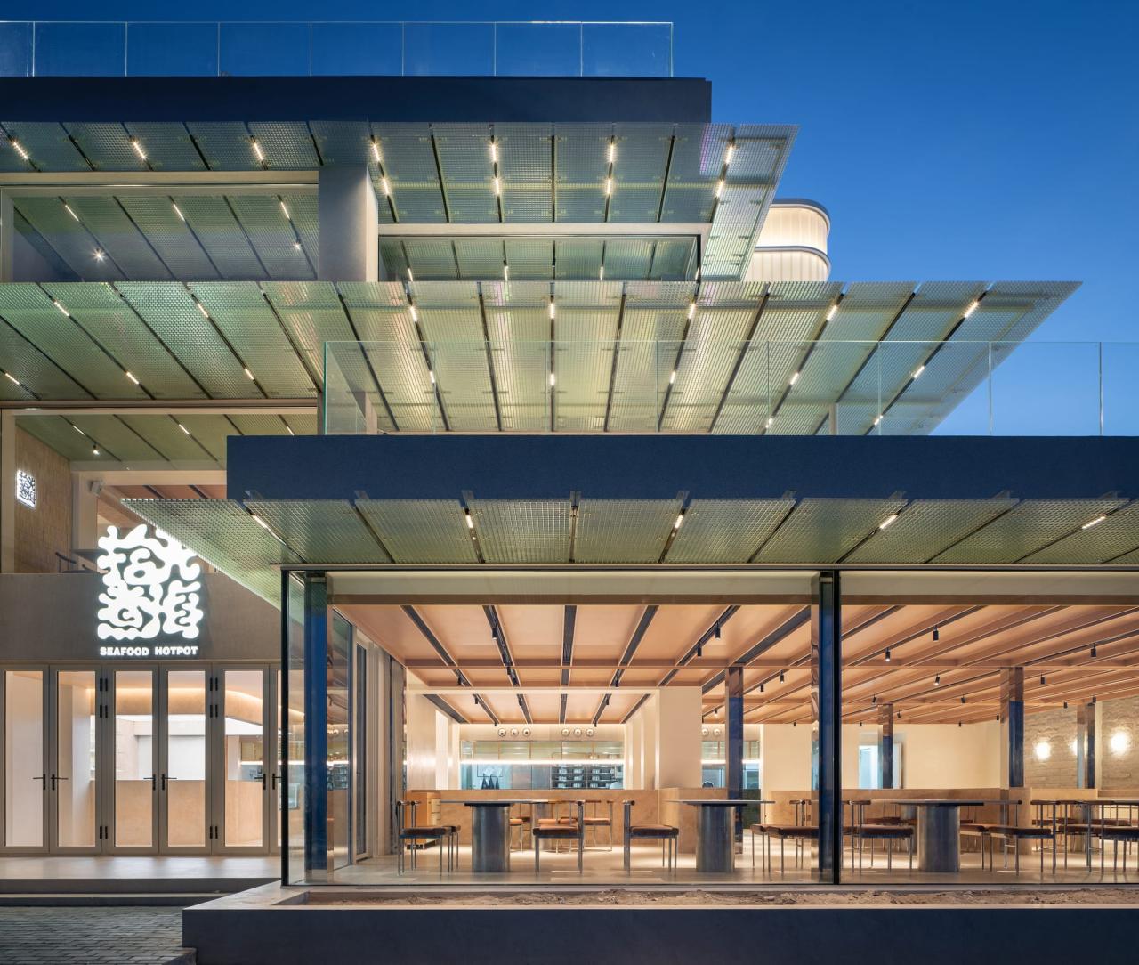 BIM建筑|三亚西岛自建房商业改造 / 叠重建筑