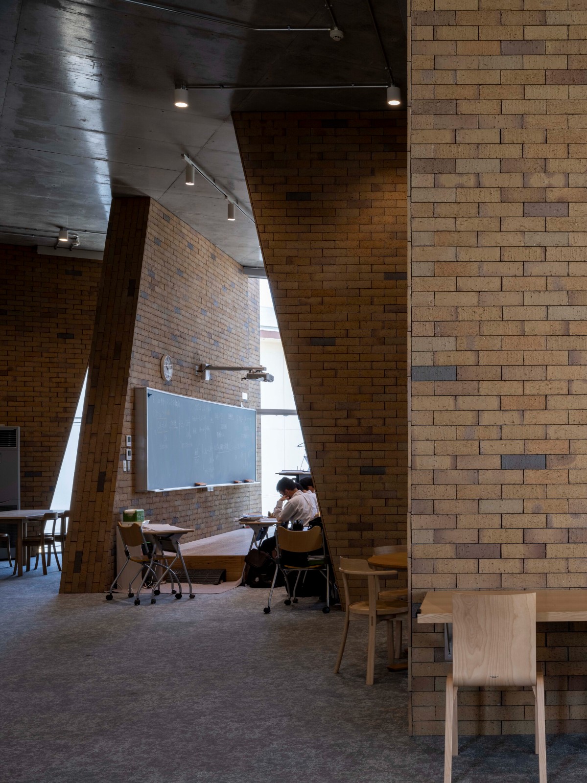 BIM建筑|湘南工科大学附属高中图书馆 / kousou + Fukei Co.