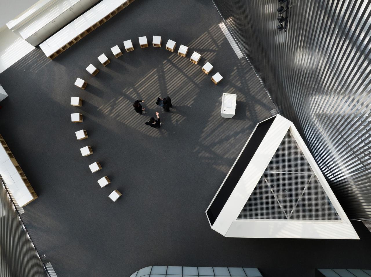 BIM建筑|大疆旗舰店 / 万社设计