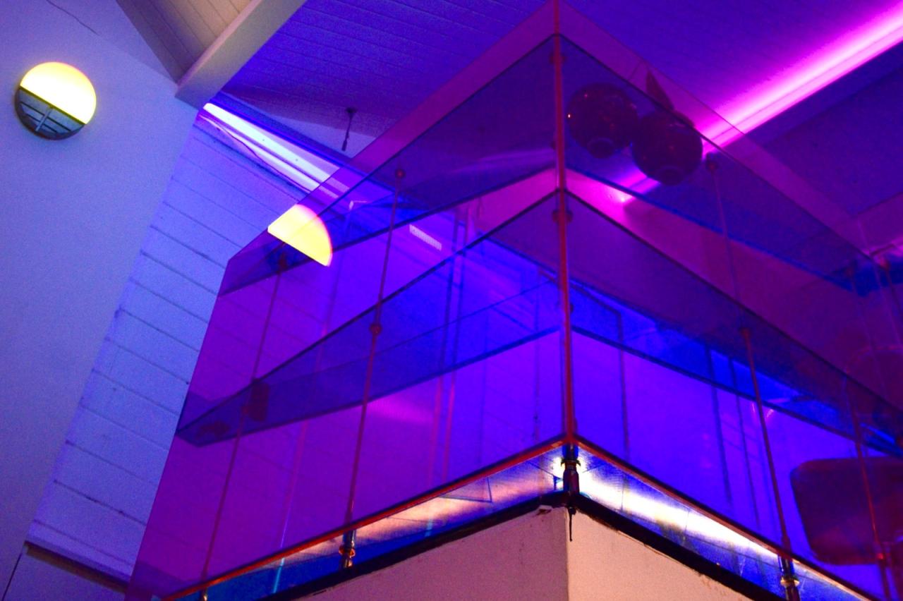 BIM建筑|On Top蒸汽波酒吧与买手店：融合艺术与空间 / 米黑建筑