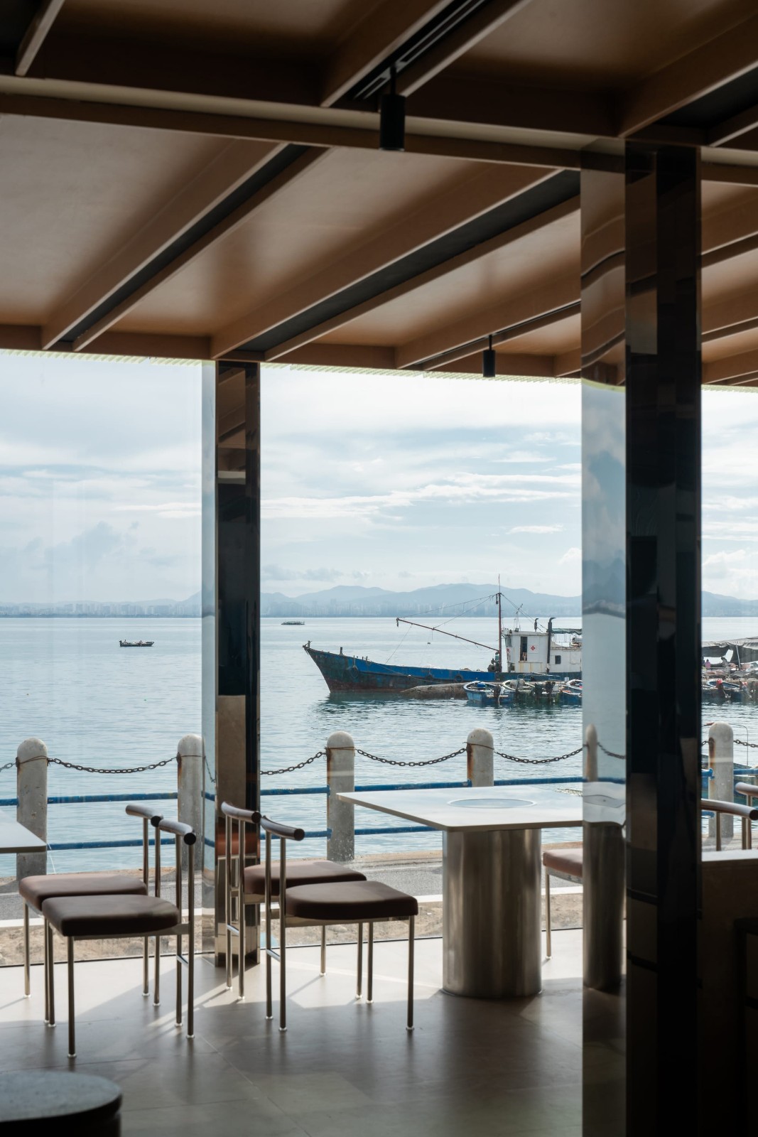 BIM建筑|三亚西岛自建房商业改造 / 叠重建筑