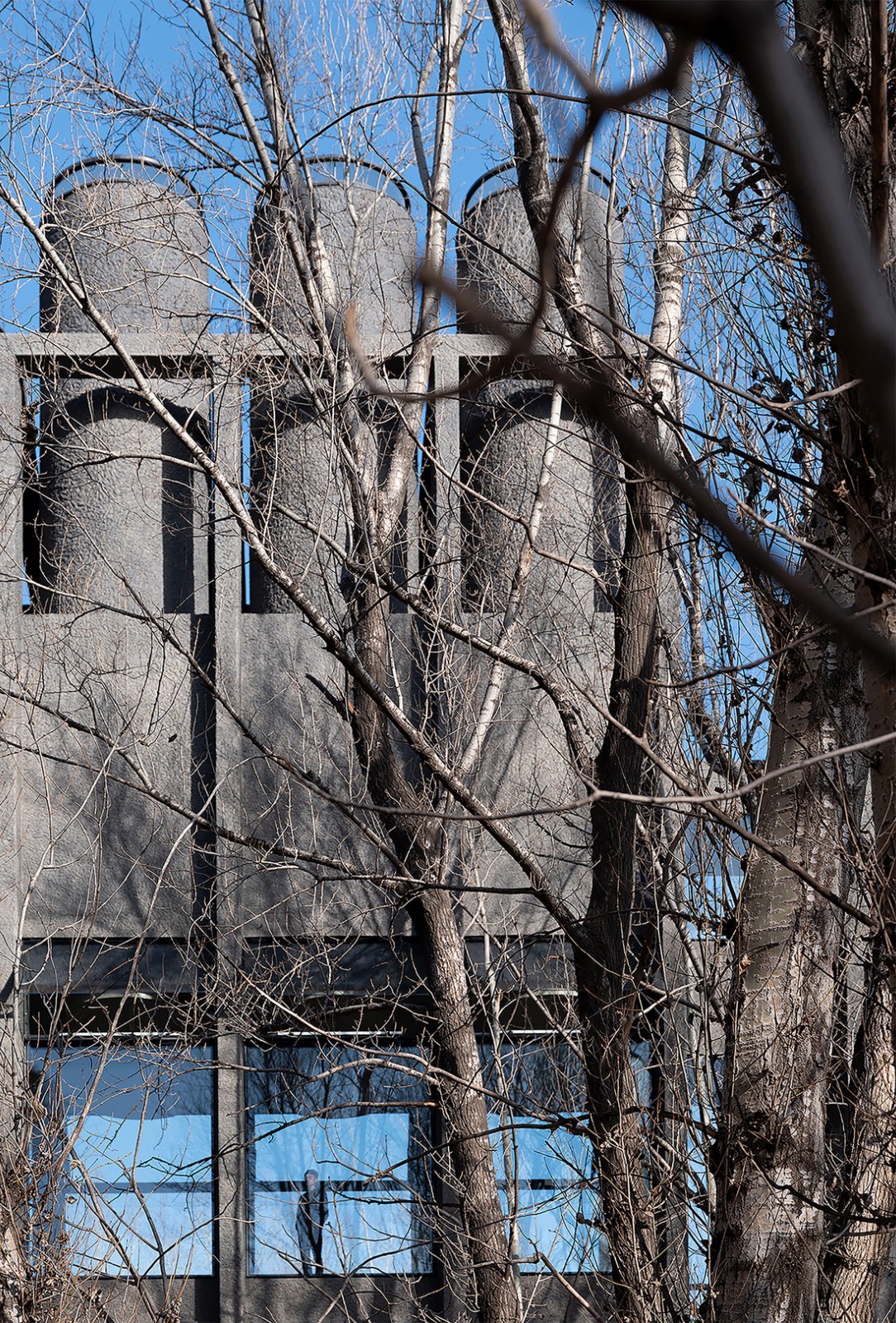 BIM建筑|雾灵山眼石汤泉，林中仪器 / 直向建筑