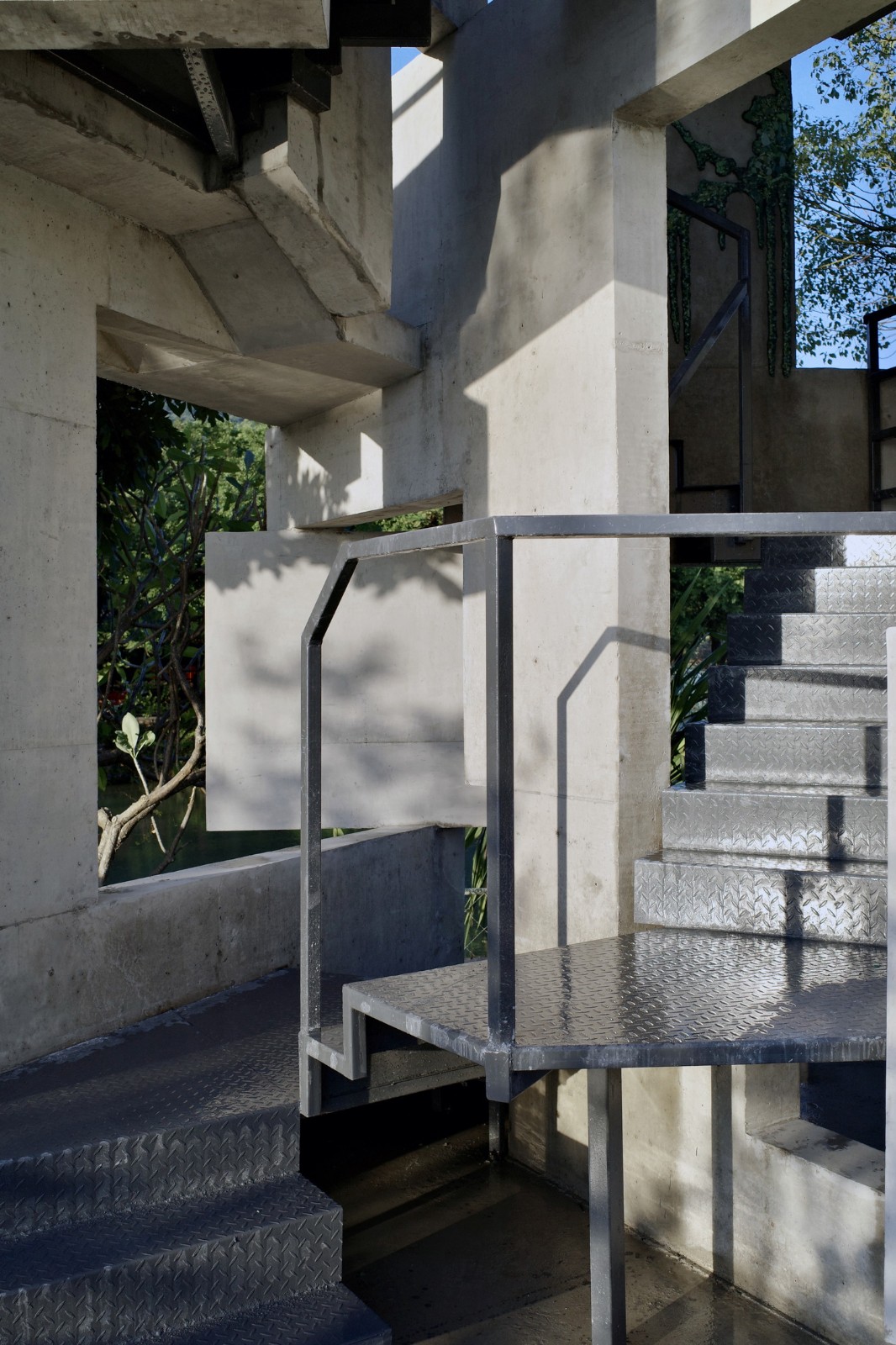 BIM建筑|繁茂的遗迹，垂直自然塔 / 合造社