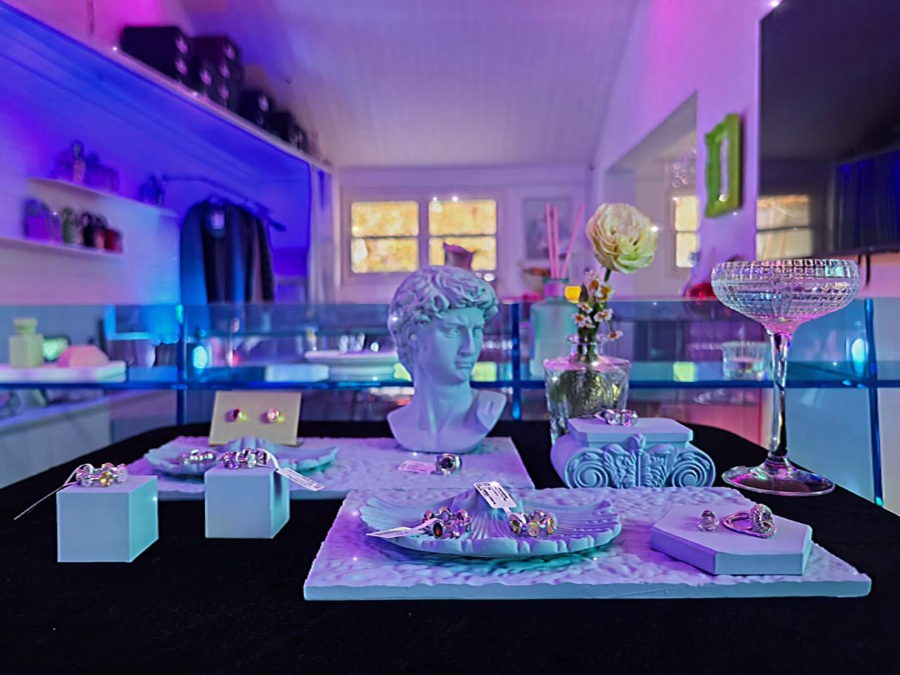 BIM建筑|On Top蒸汽波酒吧与买手店：融合艺术与空间 / 米黑建筑