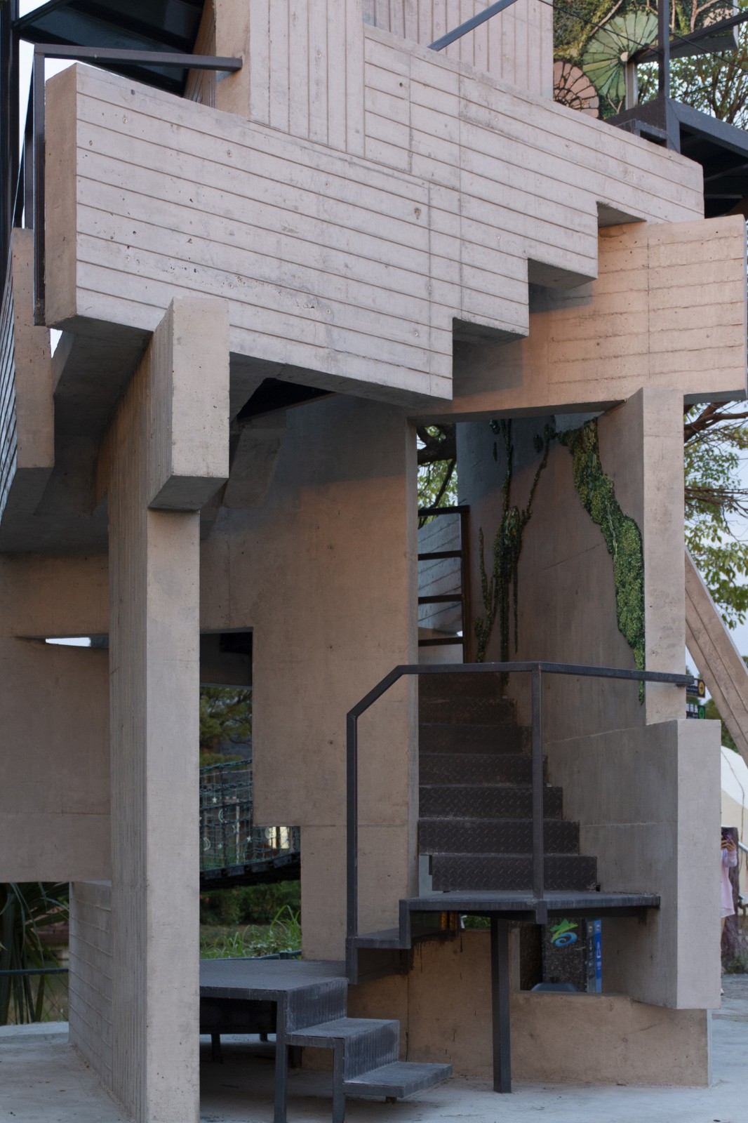 BIM建筑|繁茂的遗迹，垂直自然塔 / 合造社