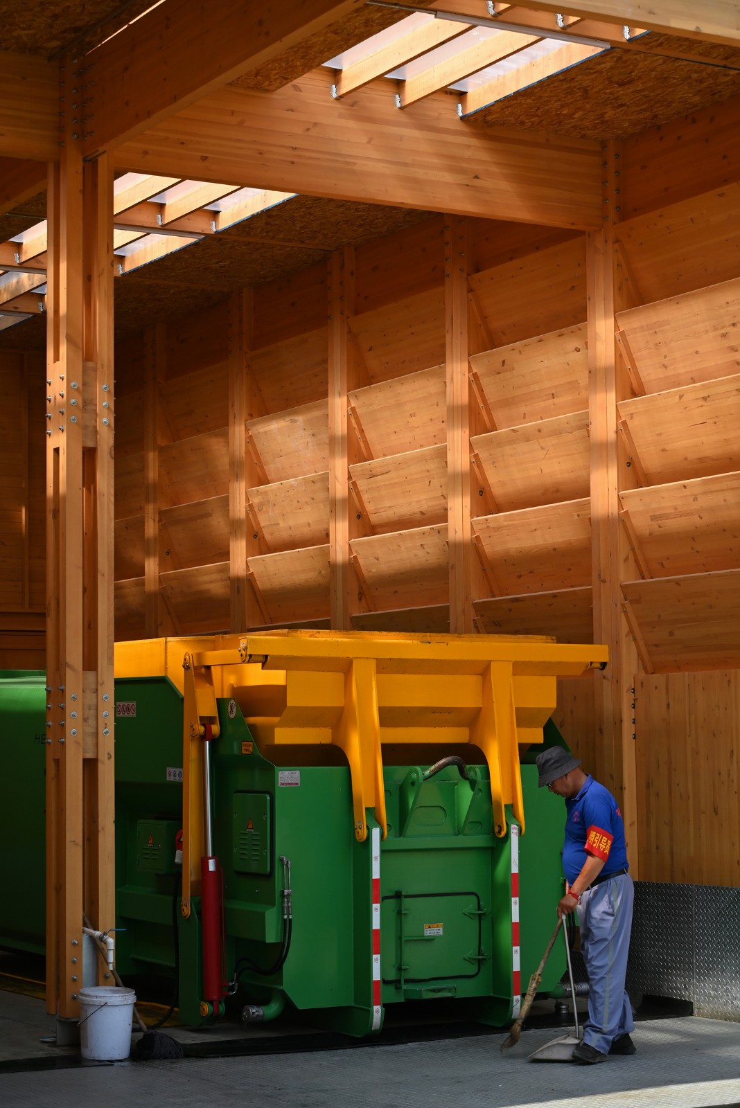 BIM建筑|廊坊北凤道垃圾中转站设计 / 园里建筑工作室