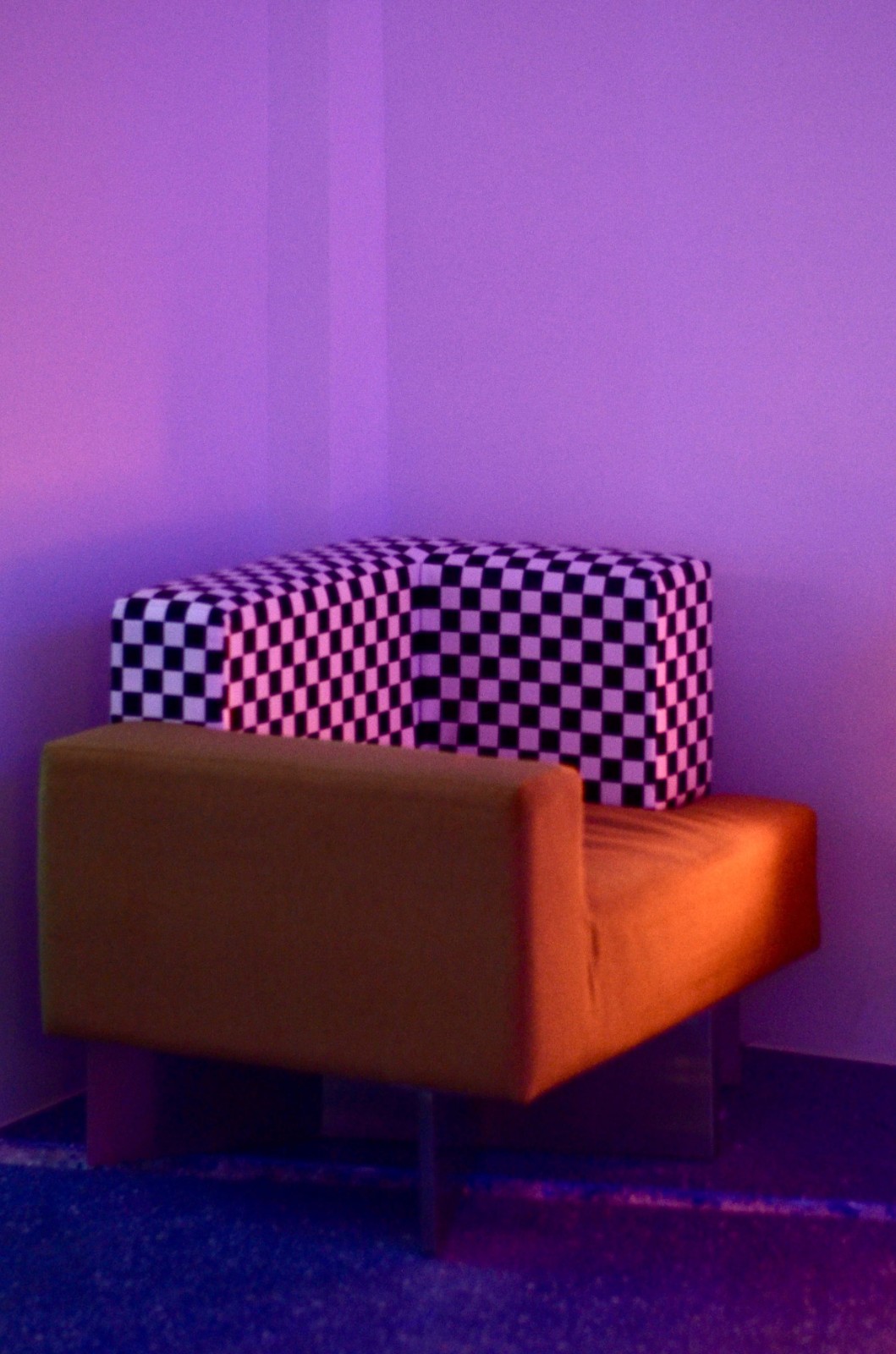 BIM建筑|On Top蒸汽波酒吧与买手店：融合艺术与空间 / 米黑建筑