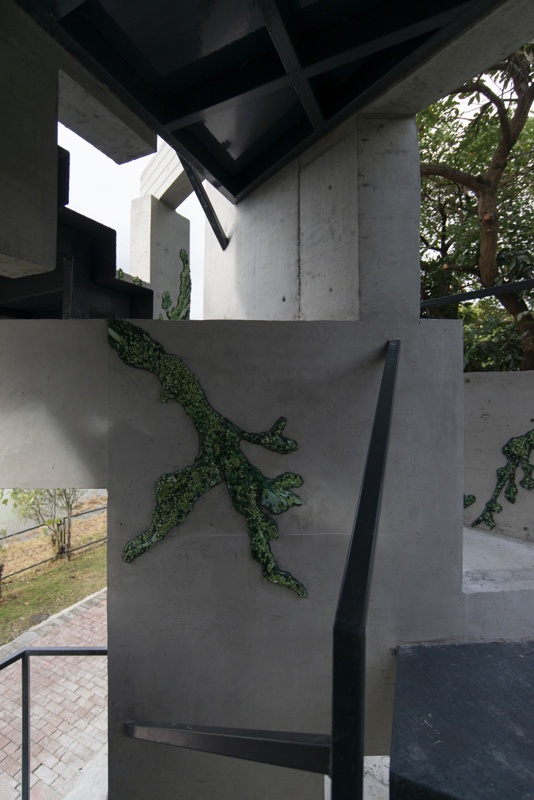 BIM建筑|繁茂的遗迹，垂直自然塔 / 合造社