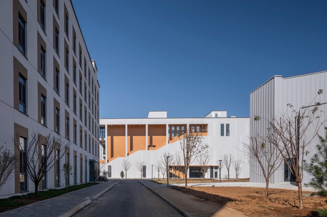 BIM建筑|烟台城市科技职业学院二期 / 超城建筑