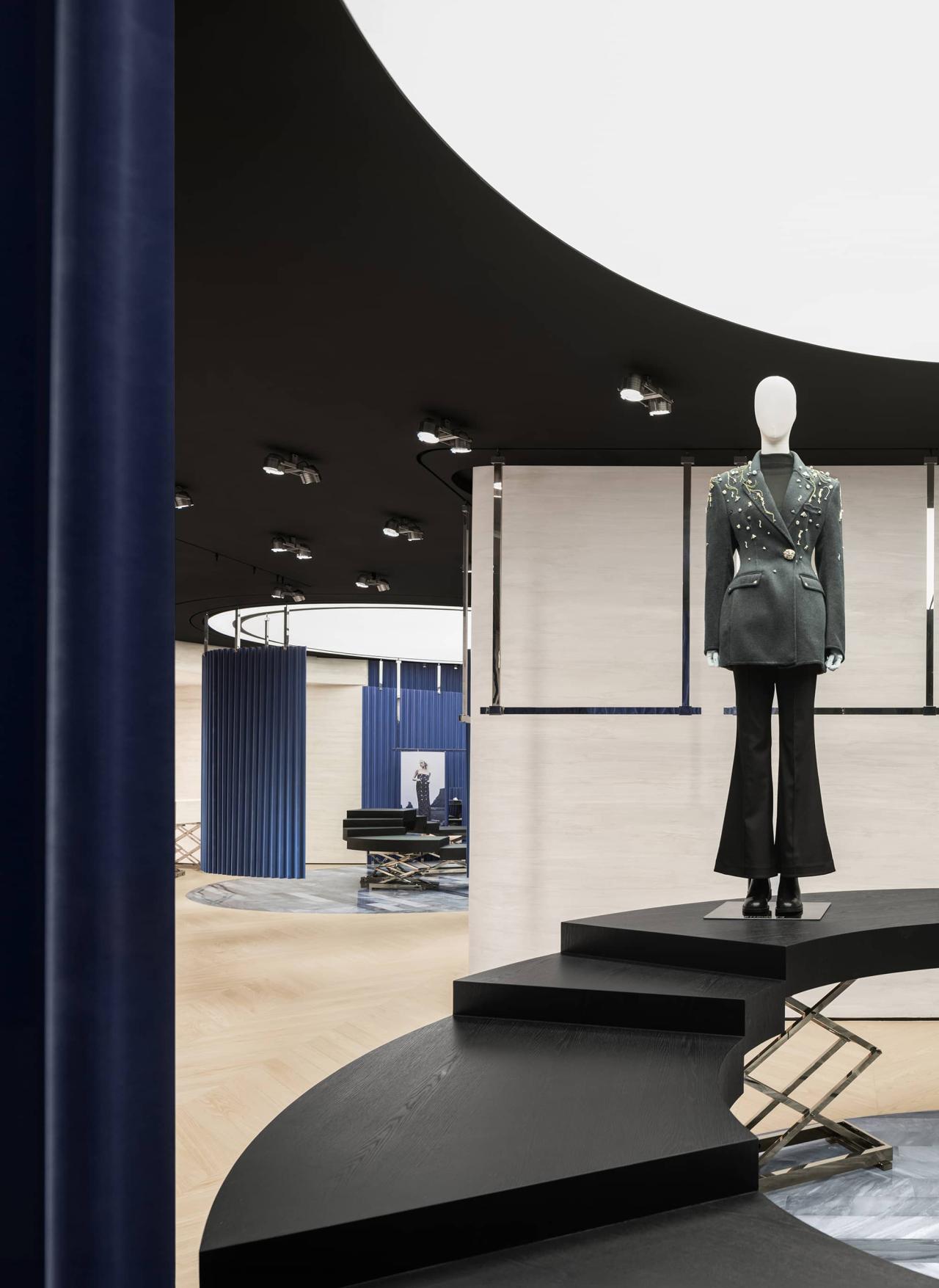 BIM建筑|MITHRIDATE全新精品店：The Sphere 向心剧场 / SLT