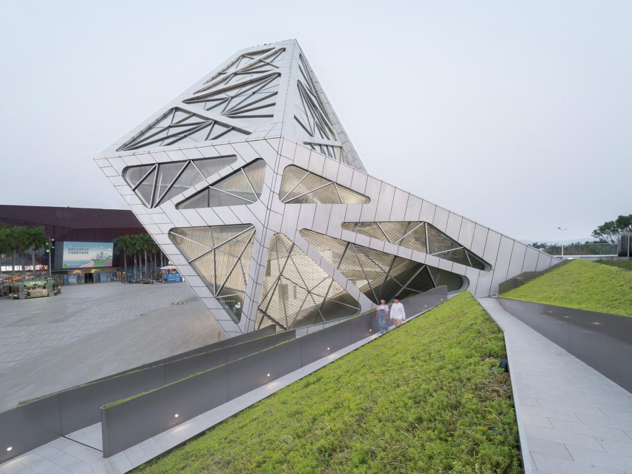 BIM建筑|大疆旗舰店 / 万社设计