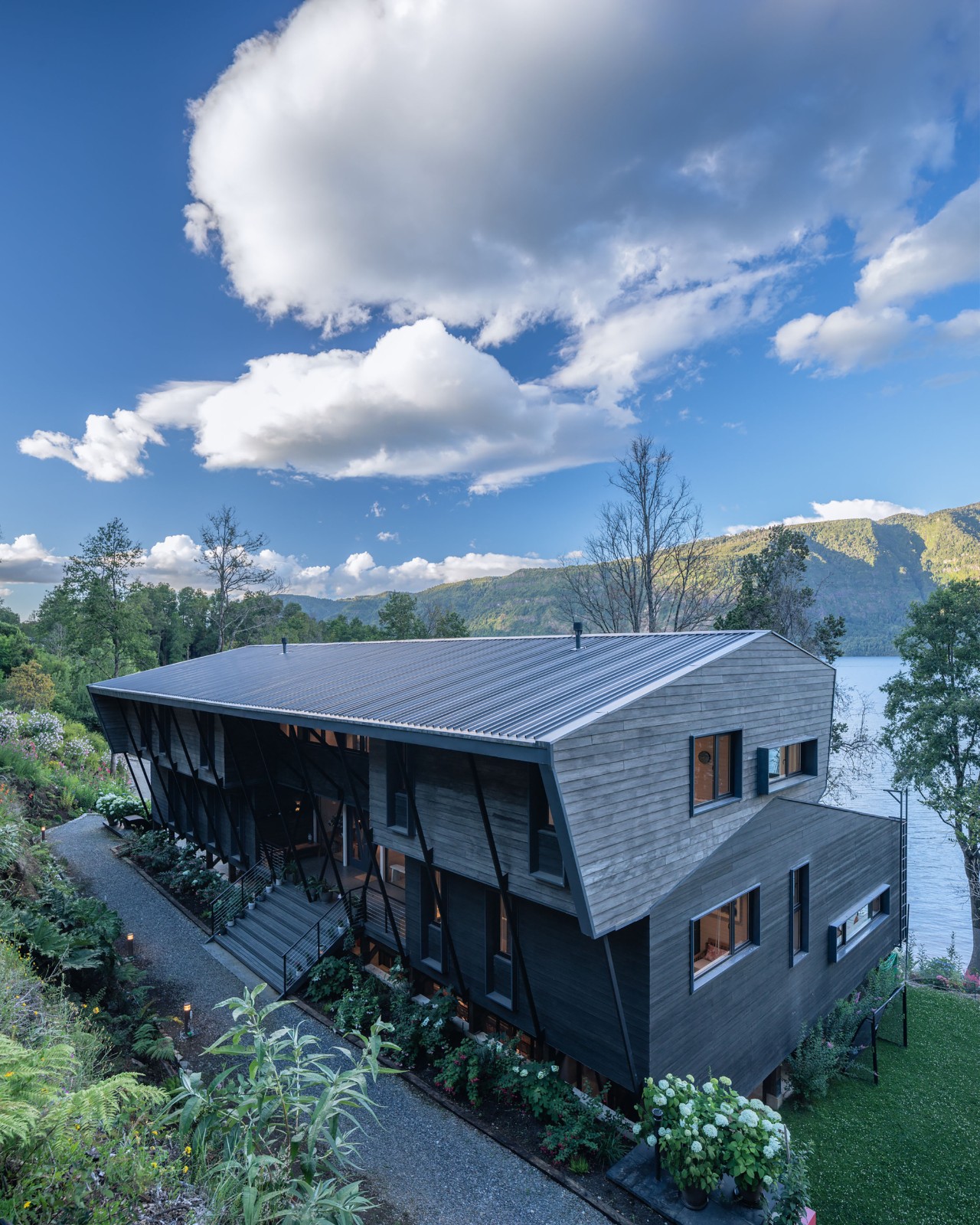 BIM建筑|纳蒙卡休小屋 / Schwember García-Huidobro Arquitectos