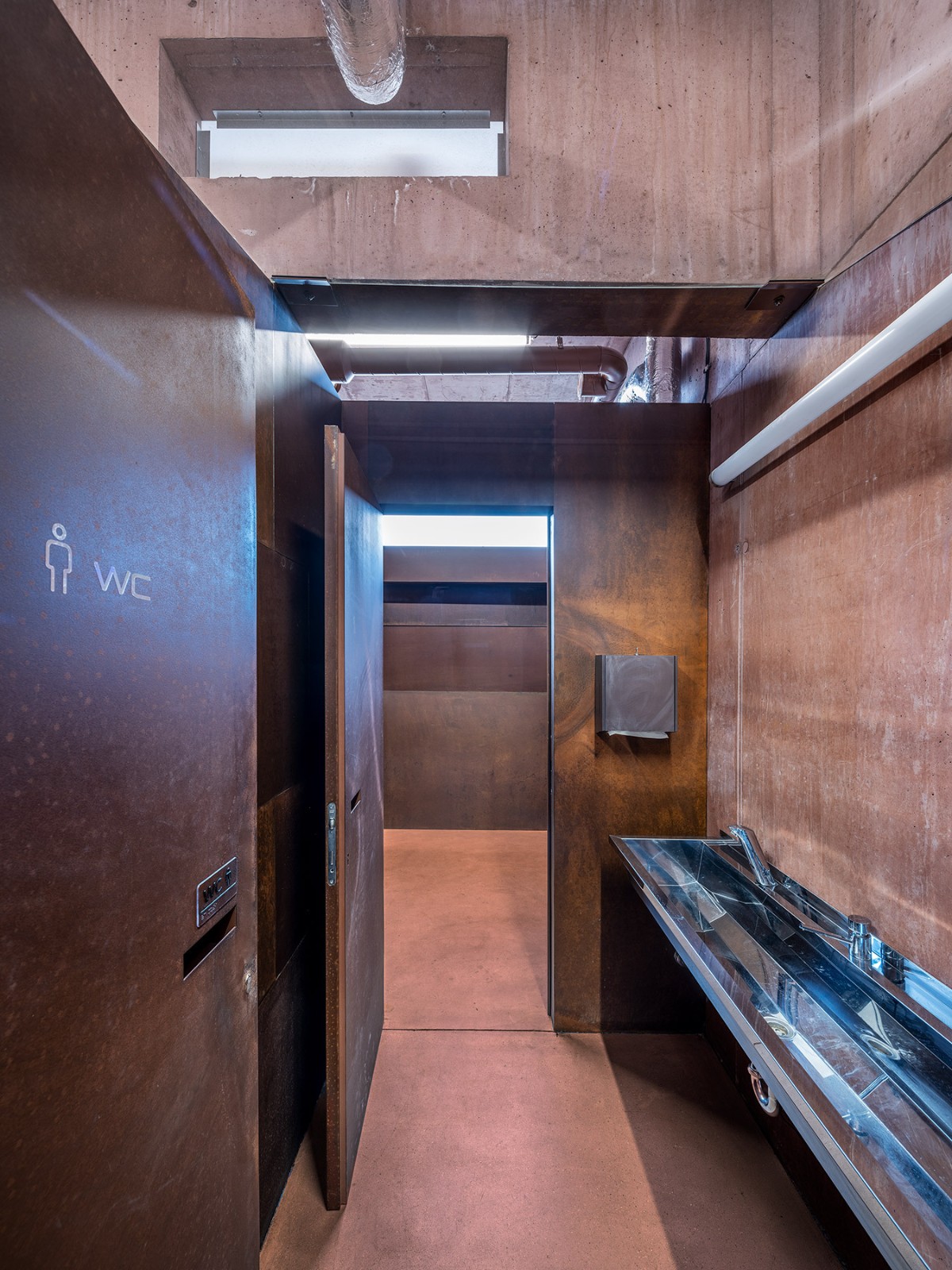 BIM建筑|帕尔杜比采 GAMPA、Sféra 建筑群与自动化工厂公共空间 / Šépka architekti