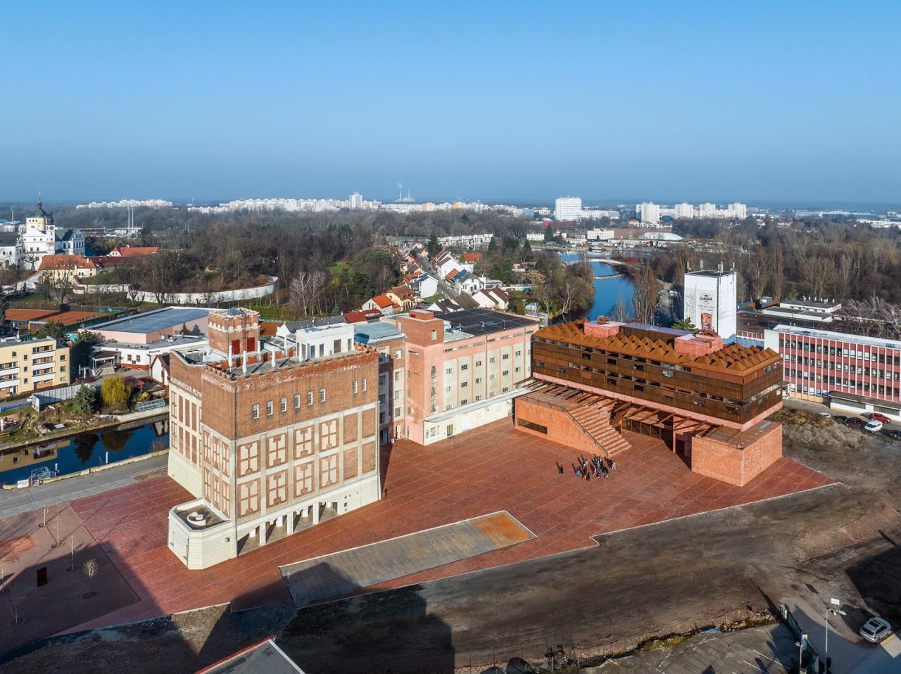 BIM建筑|帕尔杜比采 GAMPA、Sféra 建筑群与自动化工厂公共空间 / Šépka architekti