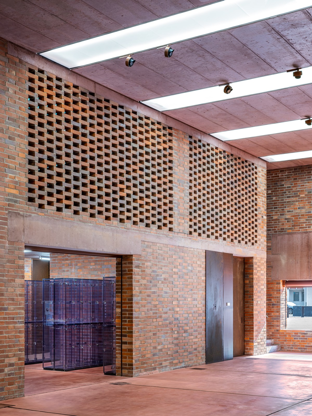 BIM建筑|帕尔杜比采 GAMPA、Sféra 建筑群与自动化工厂公共空间 / Šépka architekti