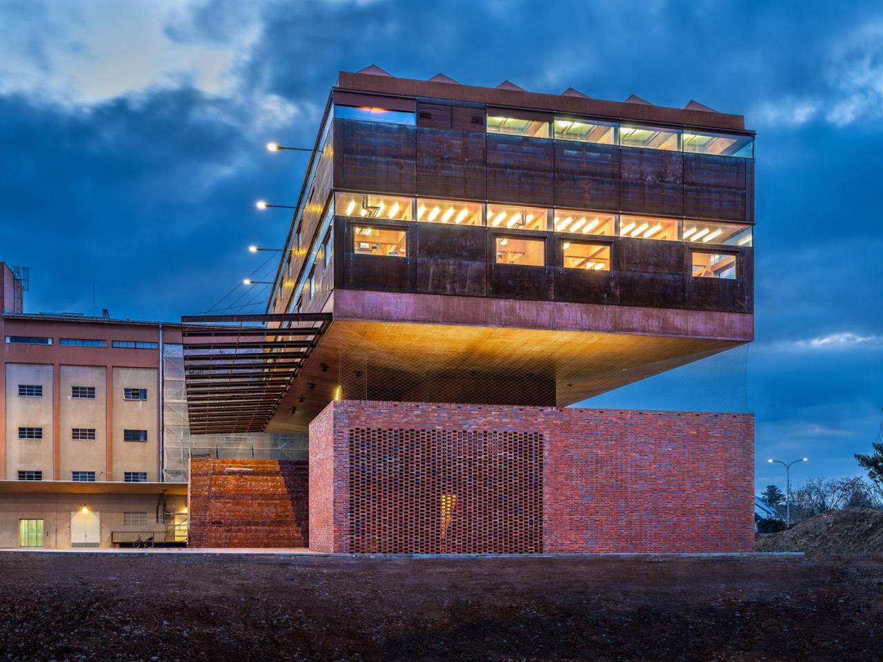 BIM建筑|帕尔杜比采 GAMPA、Sféra 建筑群与自动化工厂公共空间 / Šépka architekti