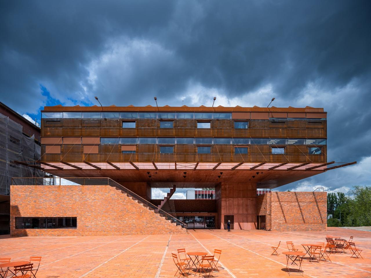 BIM建筑|帕尔杜比采 GAMPA、Sféra 建筑群与自动化工厂公共空间 / Šépka architekti