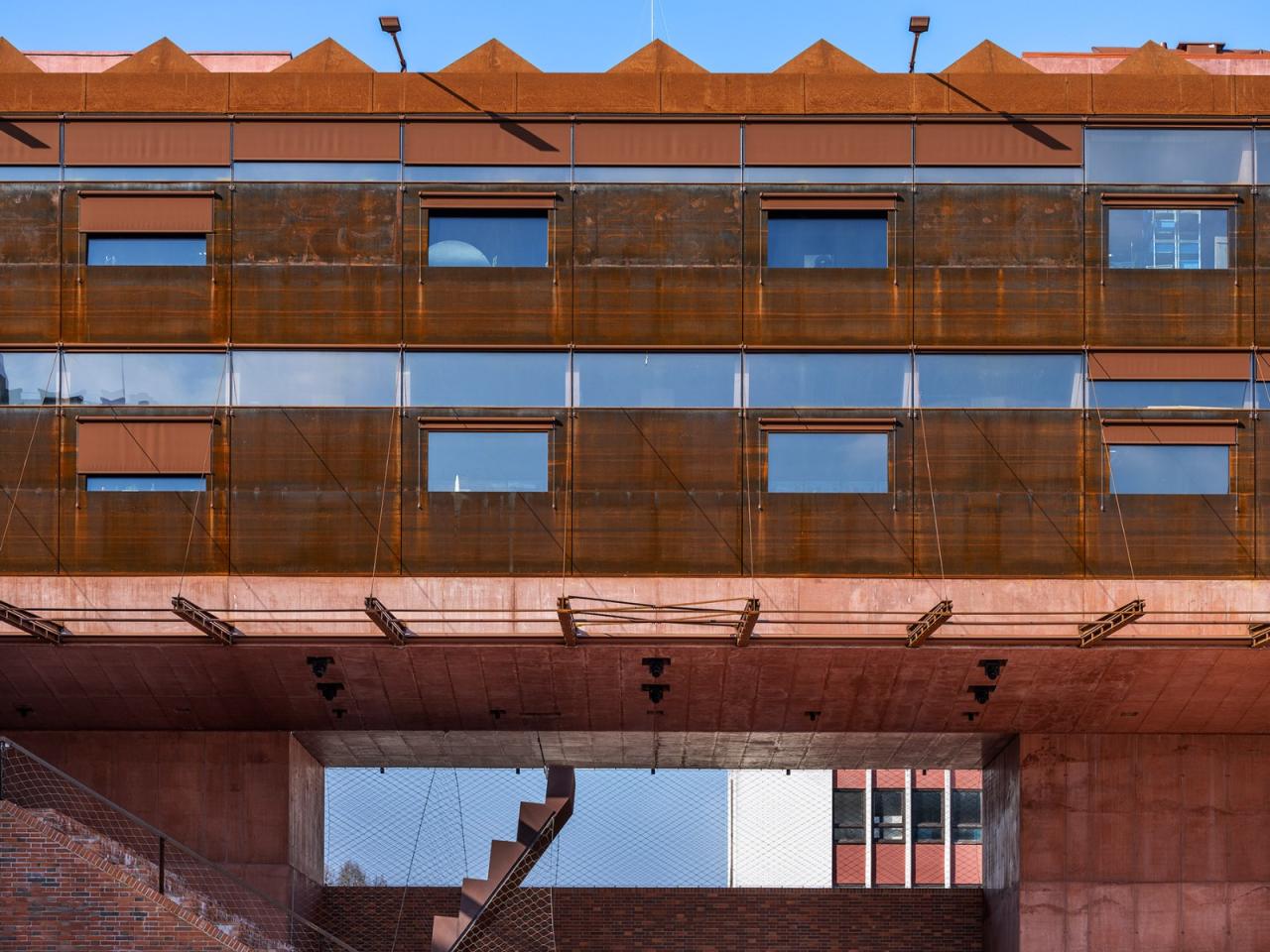 BIM建筑|帕尔杜比采 GAMPA、Sféra 建筑群与自动化工厂公共空间 / Šépka architekti