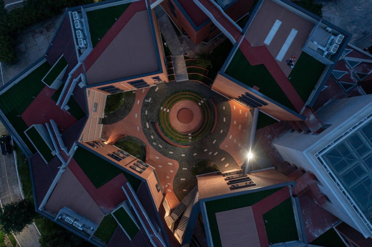 BIM建筑|北京师范大学珠海校区元白楼 / 清华大学建筑设计研究院