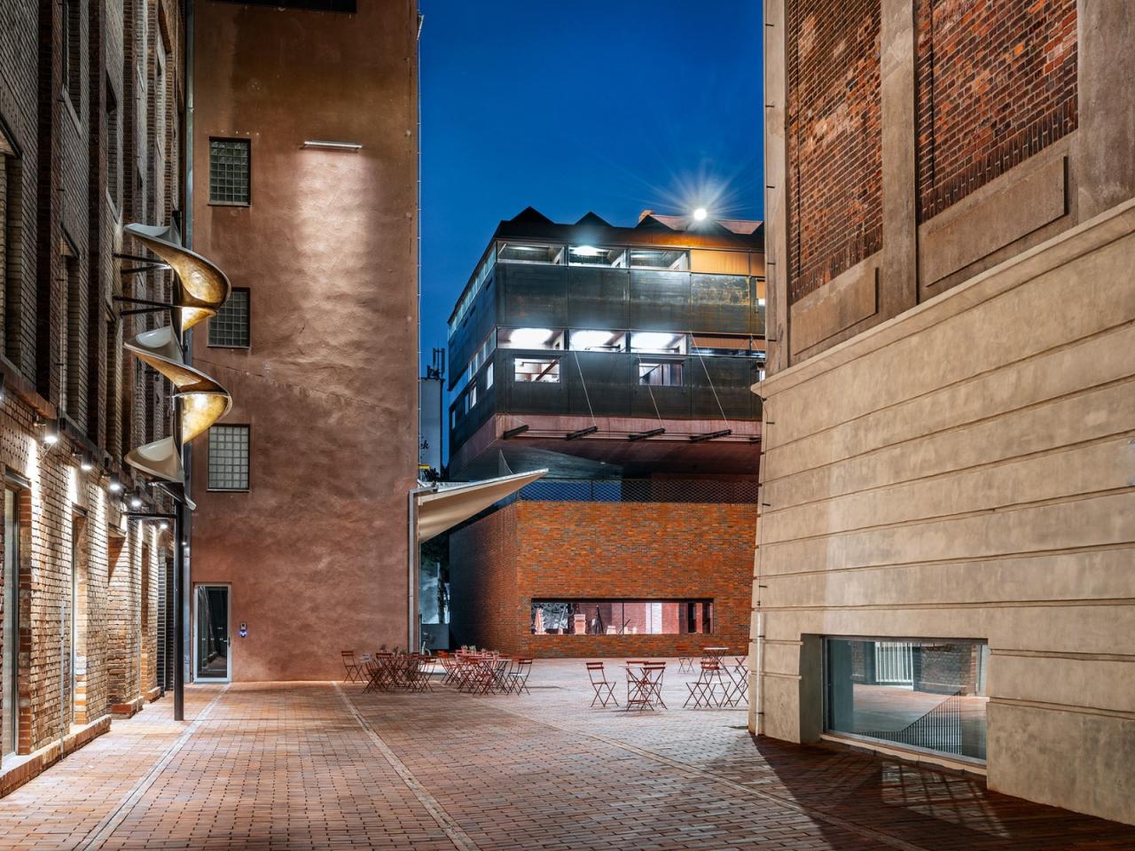 BIM建筑|帕尔杜比采 GAMPA、Sféra 建筑群与自动化工厂公共空间 / Šépka architekti