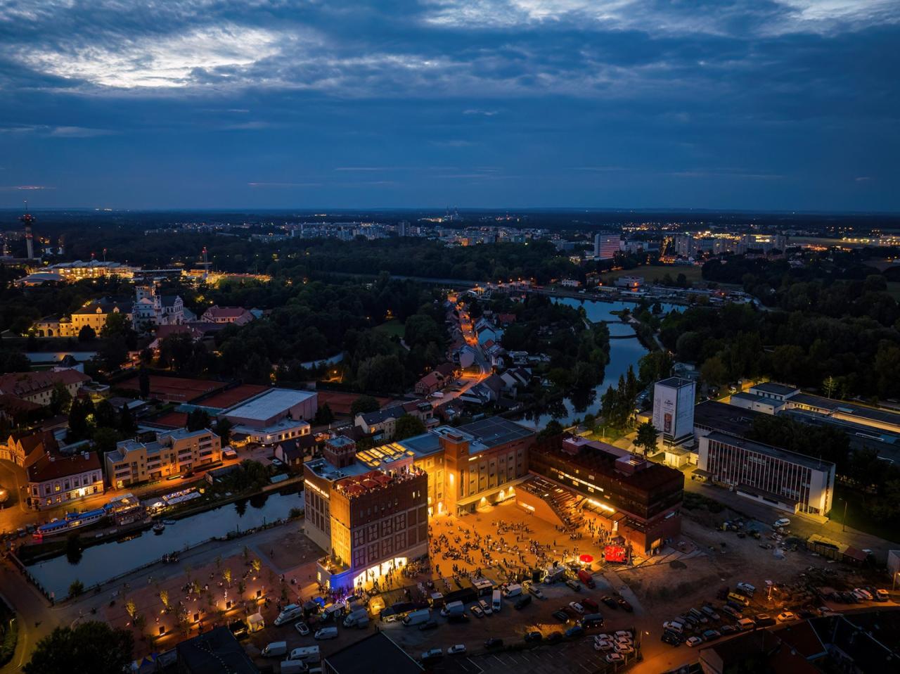 BIM建筑|帕尔杜比采 GAMPA、Sféra 建筑群与自动化工厂公共空间 / Šépka architekti